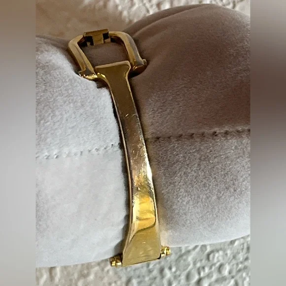 *READ.. GUCCI 1500L BANGLE GOLD PLATED black watch - Picture 9 of 13